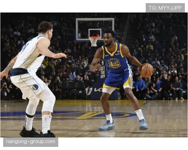 威金斯突破拉开防守差距，提升勇士关键回合得分效率