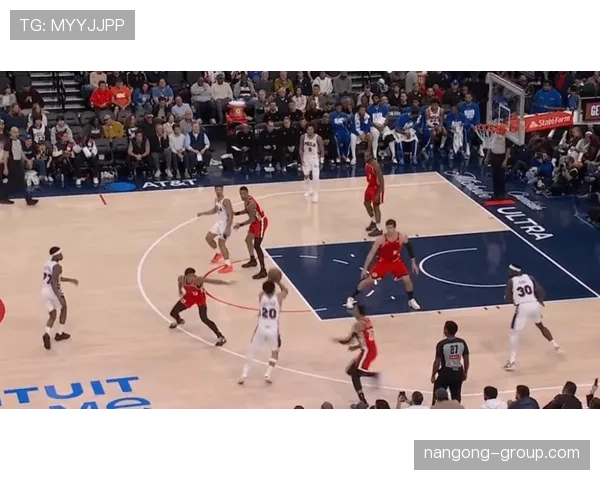 无球跑位拉开空间，班恩三分效率区别于莫兰特