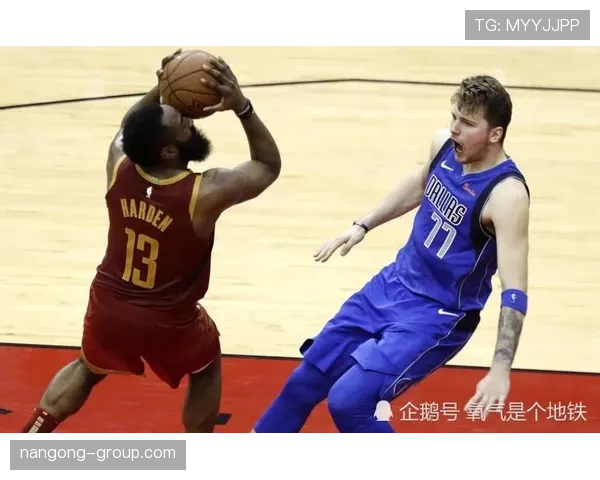 手臂不自然扩大是否构成手球犯规？规则如何界定“不自然”？