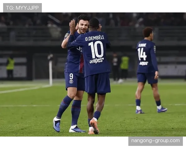 巴黎欧冠突破：压力持续增加对球队竞争格局带来变化