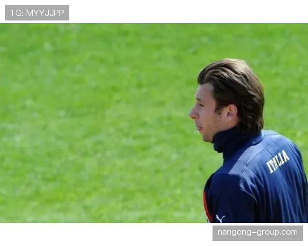 库尔图瓦高位逼抢持续压制对手门将，展现关键战中的角色转变