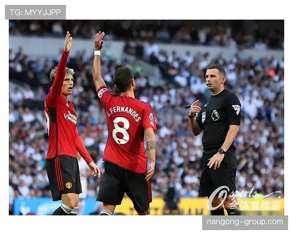 曼联更衣室矛盾再度曝光，团队稳定性面临考验