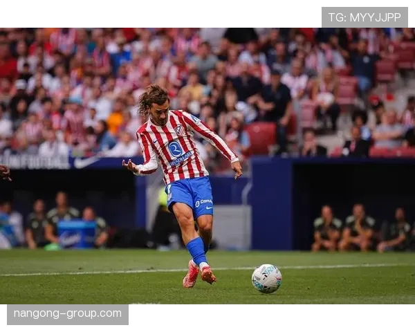 格列兹曼 vs 本泽马：国家队进攻角色与关键战表现对比